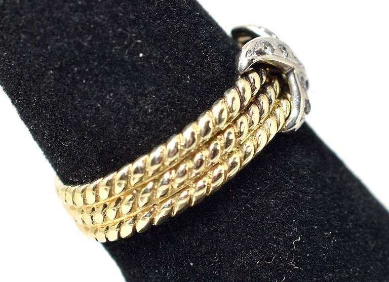 Ravishing Diamond 'X' Ring in 14K Yellow Gold