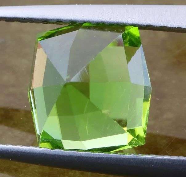 Glittering 2.84ct apple green untreated Peridot