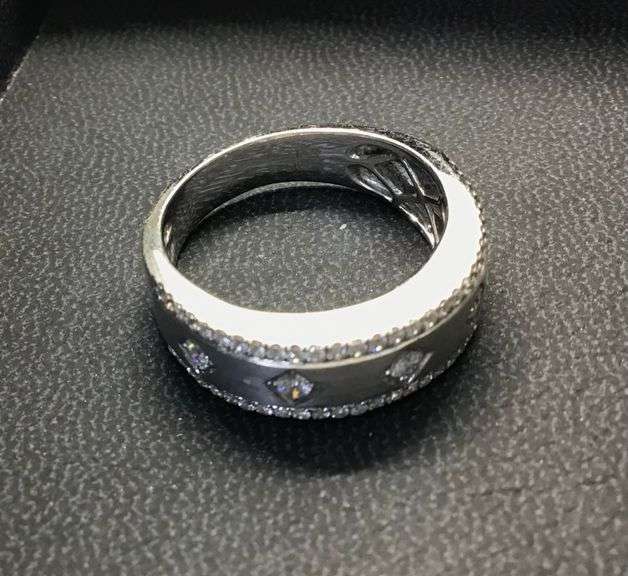 MEN’S 14K WHITE GOLD NATURAL DIAMOND WEDDING BAND