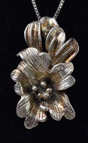 Flower Pendant Necklace in Sterling Silver