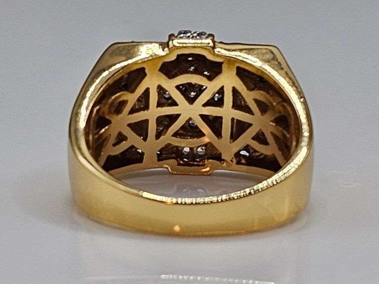 Men's 14 Kt Gold Plate 5.75 Cttw Lab Simulated Diamond Ring.
