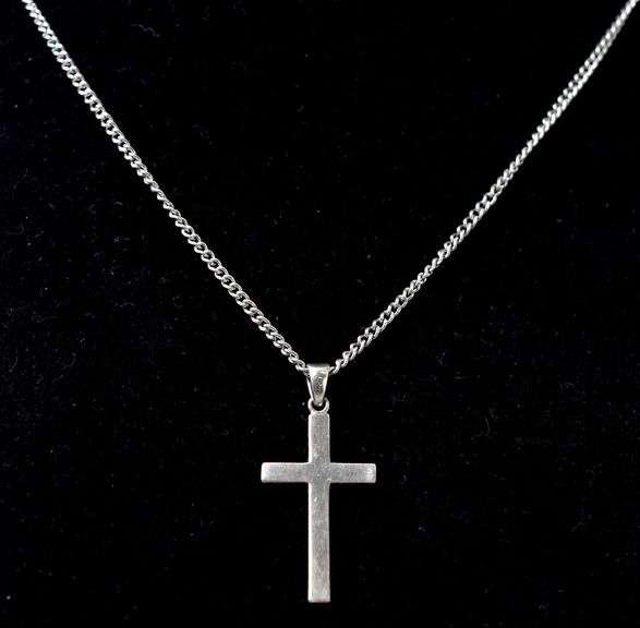 Cross Pendant Necklace in Sterling Silver