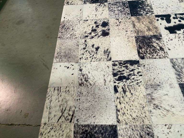 Exciting Hides Design rug 5x8