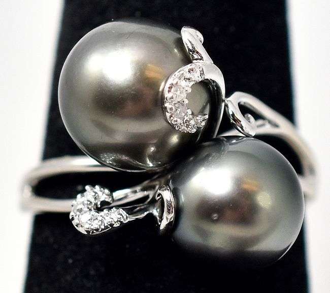 Tasteful Tahitian Pearl Ring in 14K White Gold