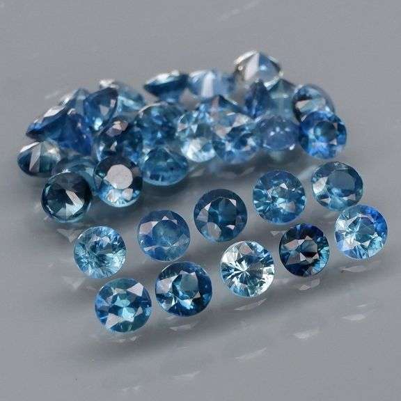 Eye catching 2.72ct denim blue Sapphire set