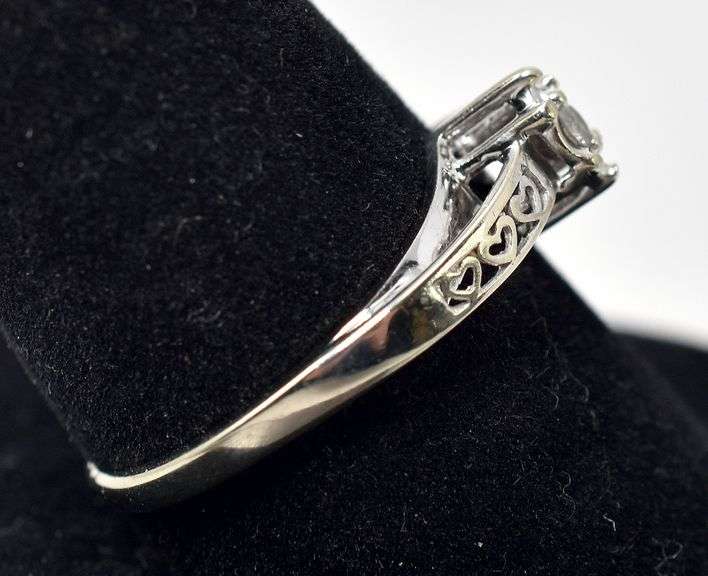 Fantastic Diamond Ring in 10K White Gold