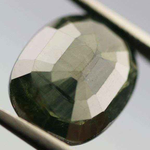 Rich hunter green 4.23ct pendant cut Sapphire