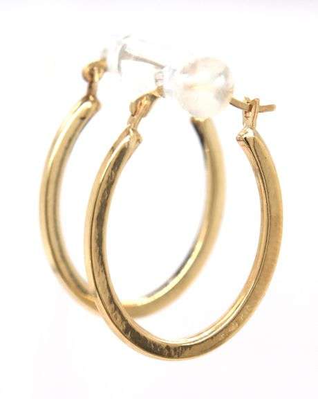 14kt Yellow gold oval hoop