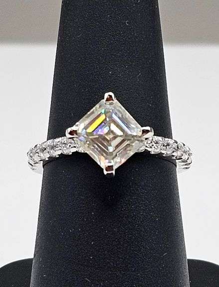 Sparkling 3.25 Ct VVs1 White Asscher Cut Moissanite Ring