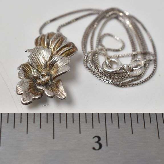 Flower Pendant Necklace in Sterling Silver