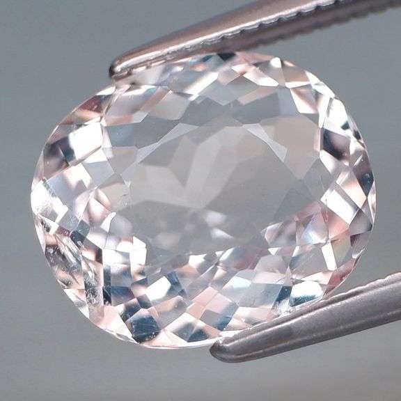 Superb 2.70ct high fire VS platinum pink Morganite