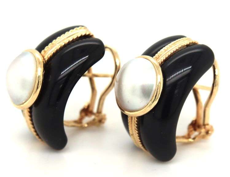 14kt Yellow gold black onyx, Mabe pearl and gold earrings