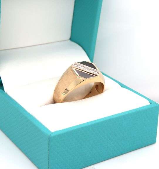 10kt Yellow gold black onyx and diamond accent ring