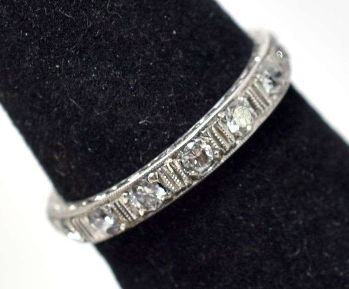 Brilliant Diamond Band Ring in Platinum