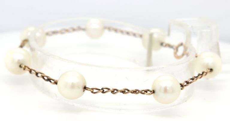 14kt Yellow gold white fresh water pearl bracelet