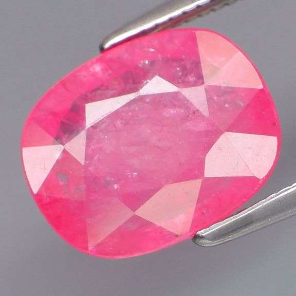 Normal heated only! Pink! 2.99ct Ruby center stone
