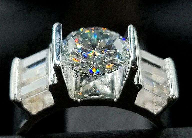 Mens Sparkling 3.25 Ct White Fire Moisanite Ring