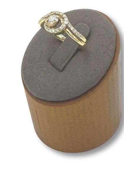 Pleasing Yellow Gold Round Brilliant Cut Diamond Swirl Ring