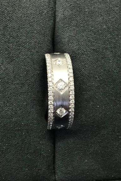 MEN’S 14K WHITE GOLD NATURAL DIAMOND WEDDING BAND
