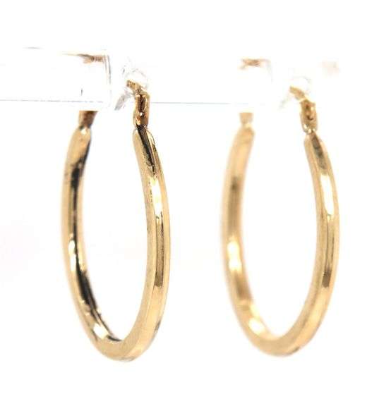 14kt Yellow gold oval hoop