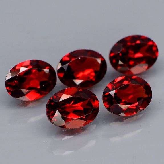Top color!! 7.32ct 5pc. Mozambique Garnet set