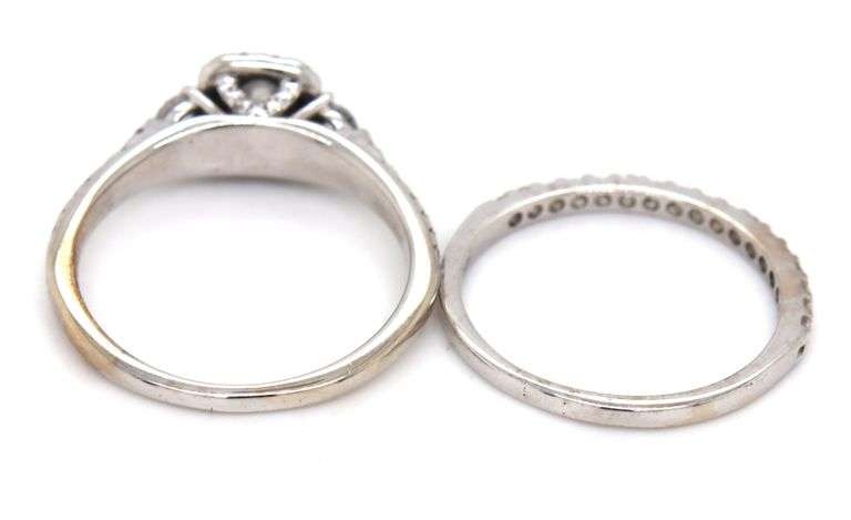 14kt White gold 0.25ct Center diamond in 0.50ctw diamond halo bridal set