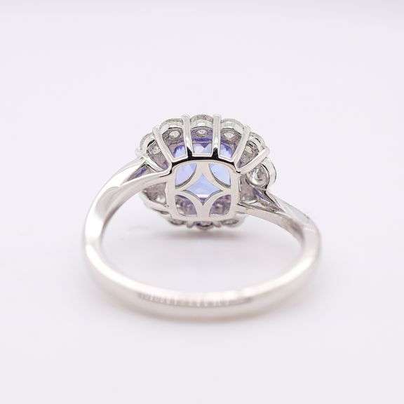 Lovely 1.39cts. Tanzanite and Diamond Platinum Ring