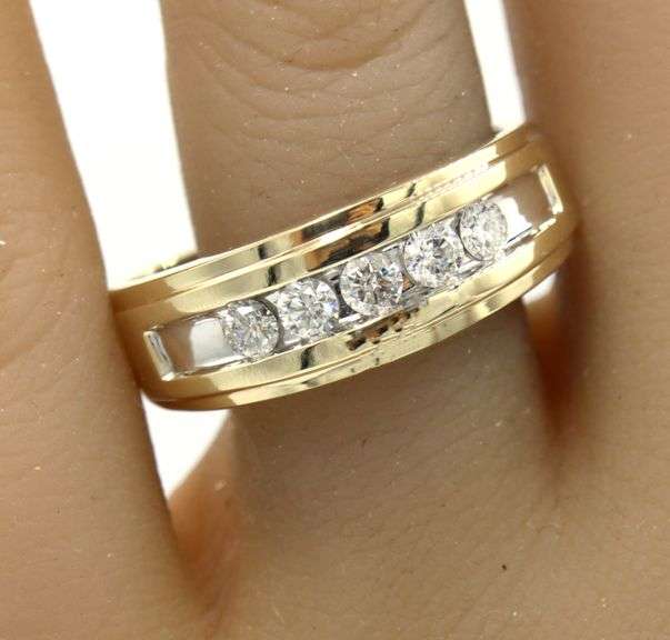 Gent's 10kt Yellow gold 0.85ctw channel set diamond band