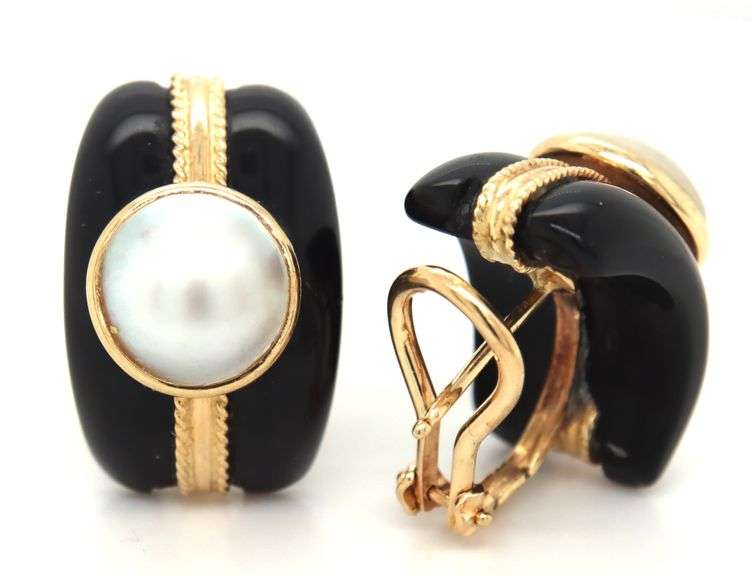14kt Yellow gold black onyx, Mabe pearl and gold earrings