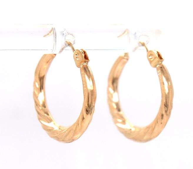 14kt Yellow gold sculpted cable hoop
