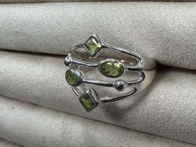 Sterling Silver Peridot Gemstone Ring Size 8