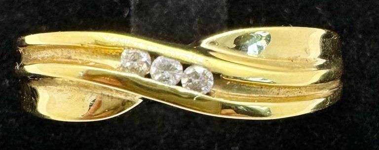 14K Yellow Gold Round Brilliant Cut Diamond Ring