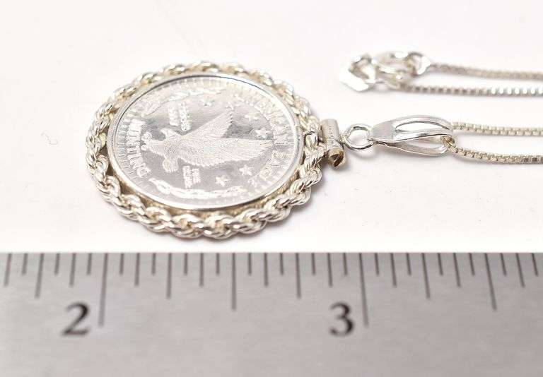 American Eagle 5 gram .999 Silver Coin Pendant Necklace in Sterling Silver 9.5 grams.