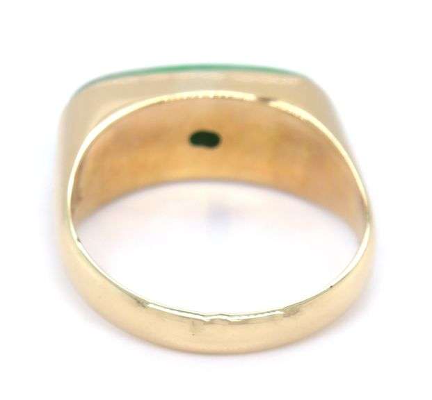 16kt Yellow gold east west oval Jade ring