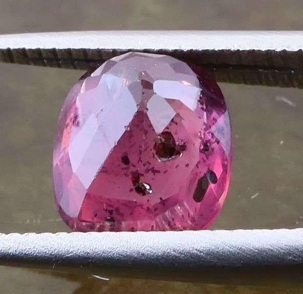 Collectors 1.45ct violet to red color shifting Sapphire!!!