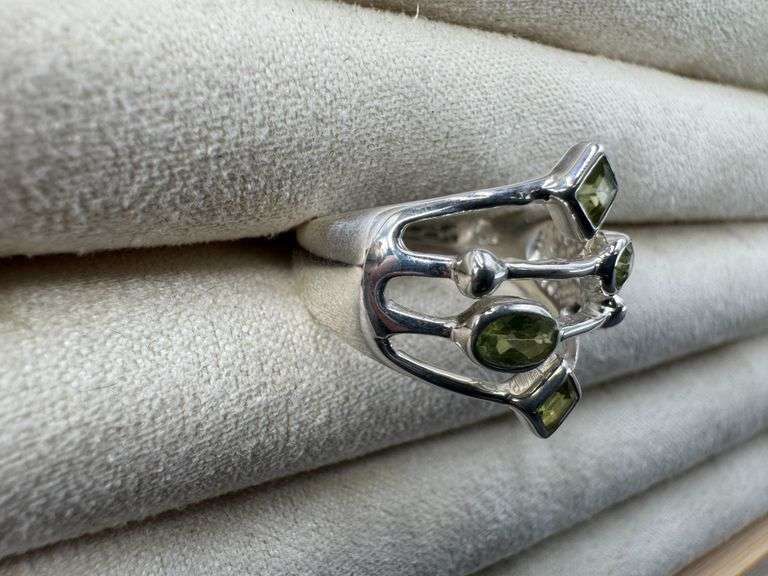 Sterling Silver Peridot Gemstone Ring Size 8