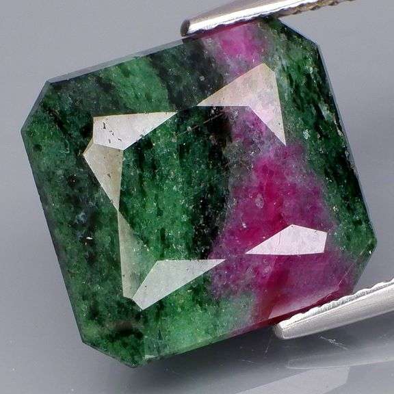 Deep color! All natural 14.93ct Ruby in Zoisite!