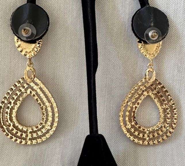 A Very Sexy  Pearl Style Fashion  Design Earrings