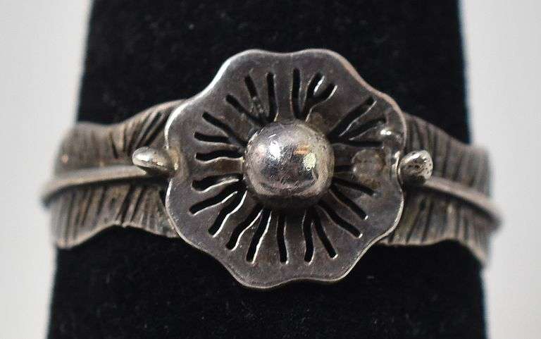 Flower Band Ring in Sterling Silver