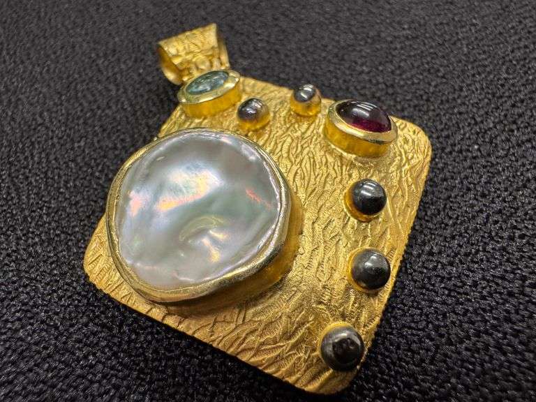 925 Sterling Silver Pendant with 18k Gold Plating Freshwater Pearl and Garnet Stones