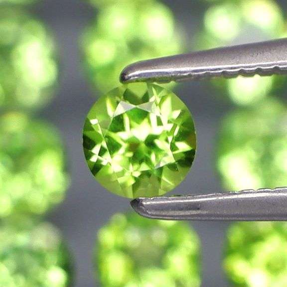 Round cut! Untreated! Matched! 4.42ct Peridot set!