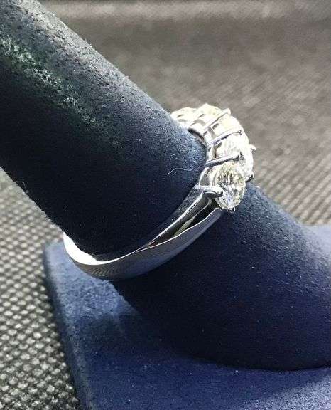 ADORABLE 14K WHITE GOLD WEDDING BAND