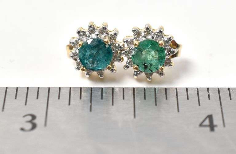 Elegant Emerald and Diamond Stud Earrings in 14K Yellow Gold