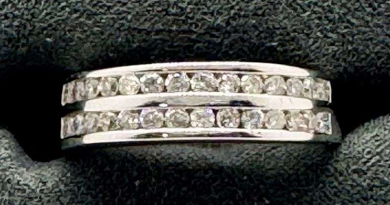 14K White Gold Round Brilliant Cut Diamond Ring