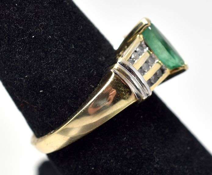 Enchanting Emerald Ring in 14K Yellow Gold