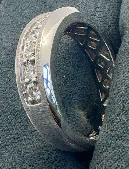 14K White Gold Matte Round Brilliant Cut Lab Diamond Ring