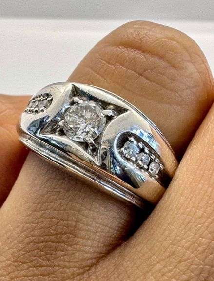 14K White Gold Round Brilliant Cut Diamond Ring