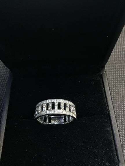 18K WHITE GOLD BAGUETTE CUT DIAMOND WEDDING BAND