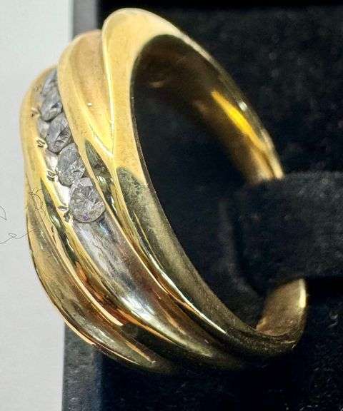 14K Yellow Gold Round Brilliant Cut Diamond Ring