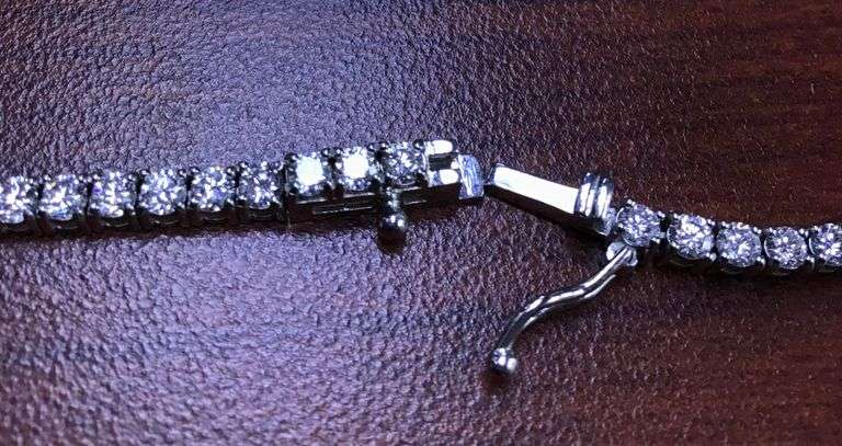 ELEGANT 14K WHITE GOLD LAB GROWN TENNIS NECKLACE